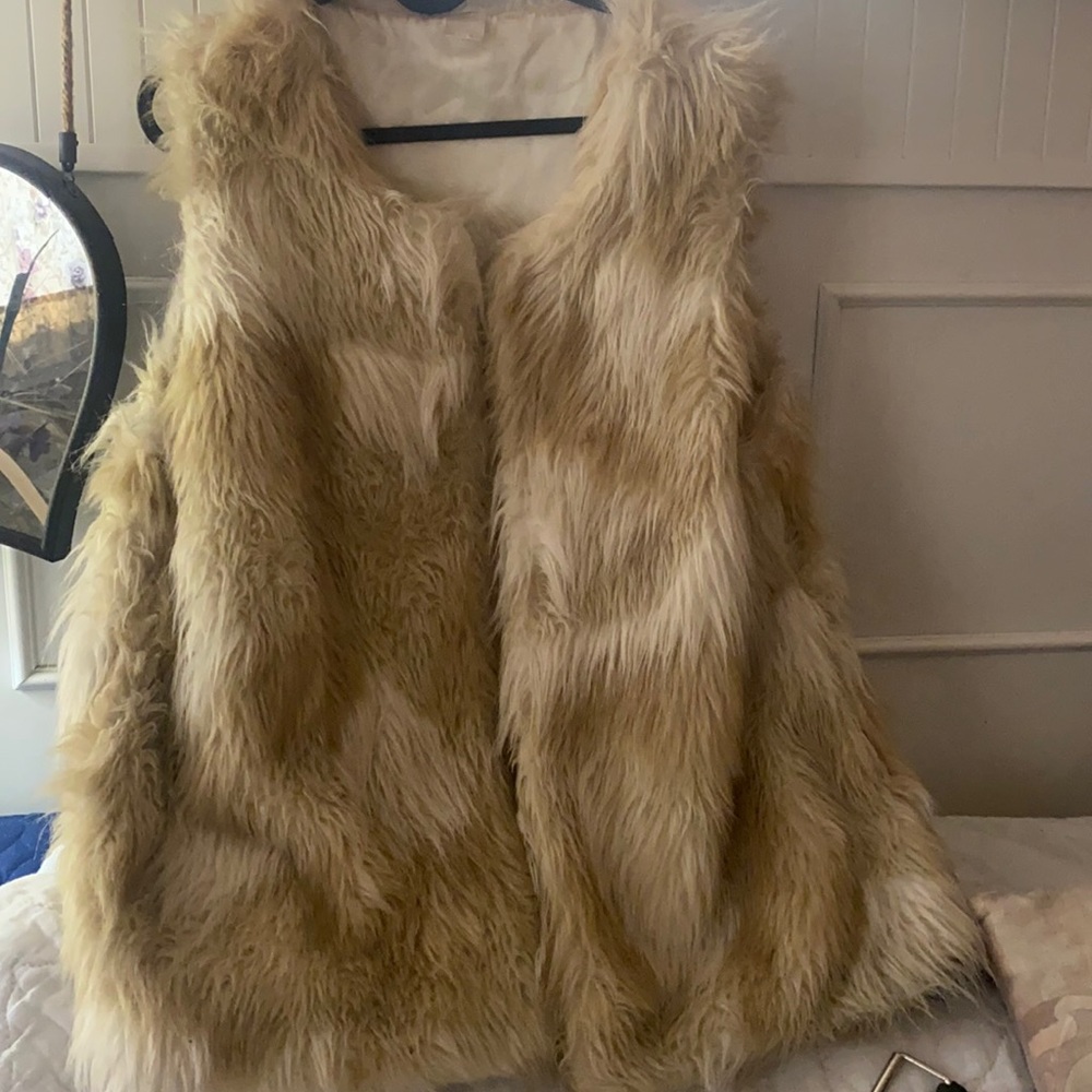Faux fur off white vest